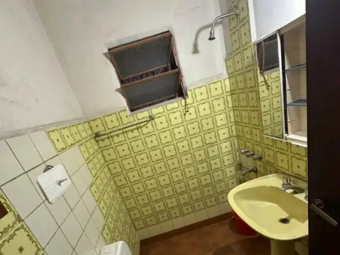 MORON CENTRO- DEPTO T/CASA- 3 AMB + PATIO - IDEAL USO PROFESIONAL