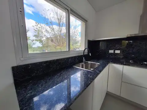 Casa en Venta en El Cantón - Barrio Golf, USD 265.000