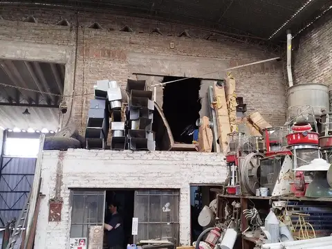 Galpon en Venta 49  mts Fondo