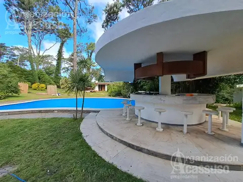 Casa 6 ambientes con 3 baños