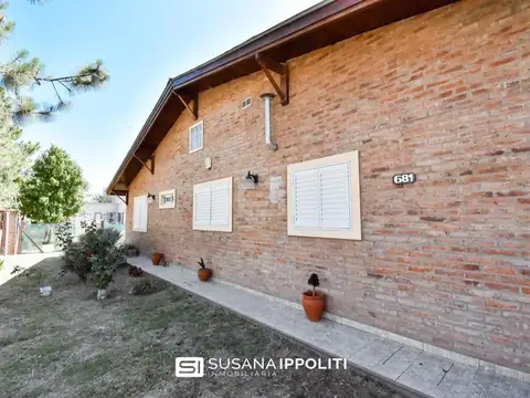 Casa en Venta con 2 cocheras