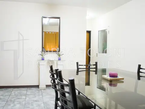 Casa 4 ambientes con 2 baños