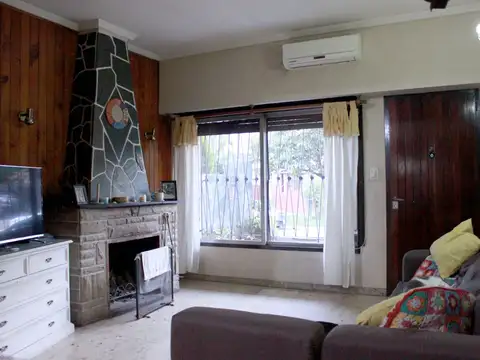 Casa 5 ambientes con 1 baño