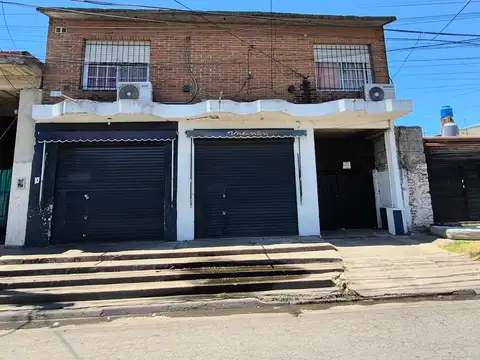 Venta Casa con cochera mas locales Zona Comercial