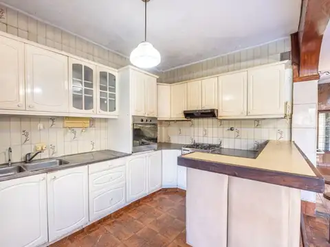 Casa en Venta con 3 cocheras