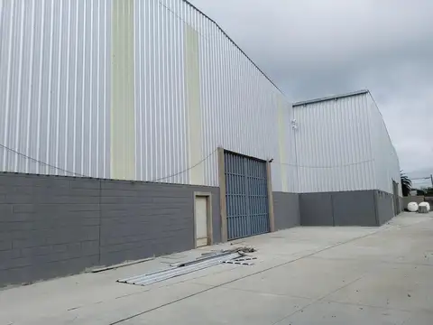 Excelente Nave de 1.040 m2 en Complejo con seguridad - El Talar