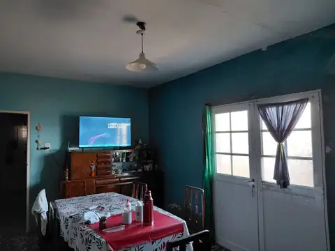 GRAN LOTE CON CASA A REFACCIONAR - IMPERDIBLE