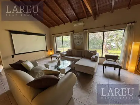 Casa en Alquiler Temporal con 2 cocheras