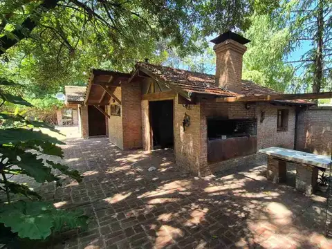 Casa en Venta con 2 cocheras