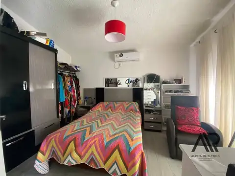 Excelente Casa En Las Toscas Más Apartamento.