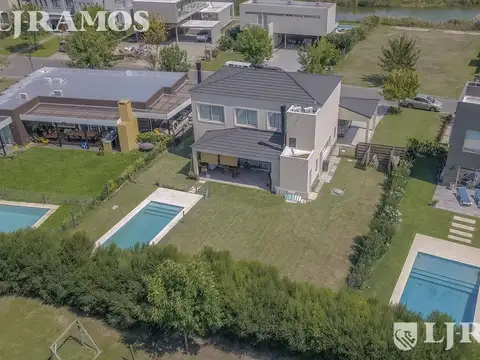 Casa En El Canton -  Barrio  Puerto PG