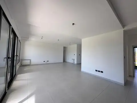 Casa 5 ambientes con 4 baños