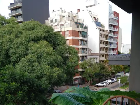 1 AMBIENTE AL FRENTE CON BALCON   DIVIDIDO , CON AMENITIES , IMPECABLE  SUPER LUMINO