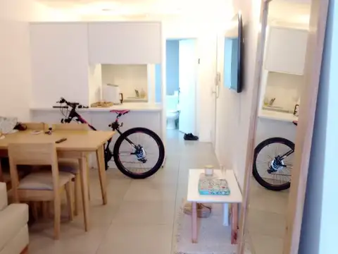 1 AMBIENTE AL FRENTE CON BALCON   DIVIDIDO , CON AMENITIES , IMPECABLE  SUPER LUMINO