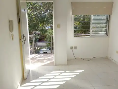 Coronel Charlone 1900, Piso 1