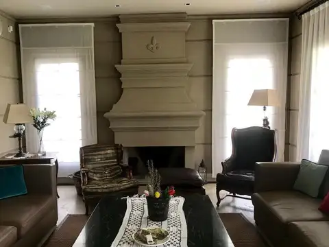 Casa en Venta con 4 cocheras