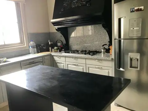 Casa 7 ambientes con 4 baños