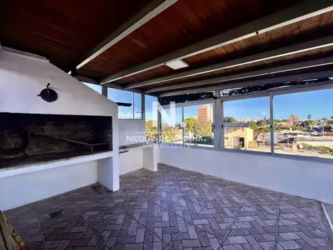 Vende casa de 2 dormitorios en el Centro de Maldonado.