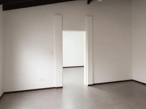 Casa 3 ambientes en Ranelagh, amplio lote, APTO CREDITO en venta