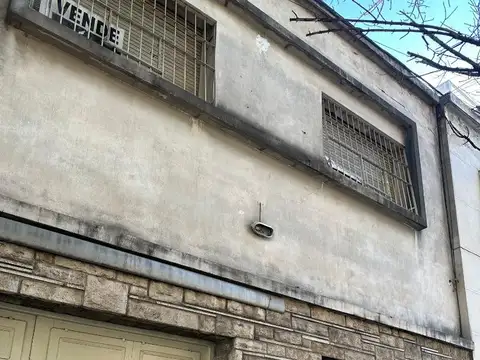 SE VENDE CASA 3 DORMITORIOS 2 BAÑOS PATIO, COCHERA Y TERRAZA