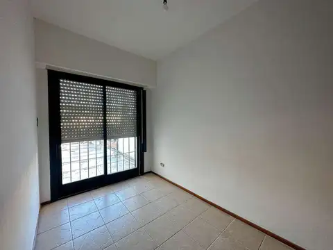 Depto Tipo Casa en Alquiler en Castelar, $ 950.000