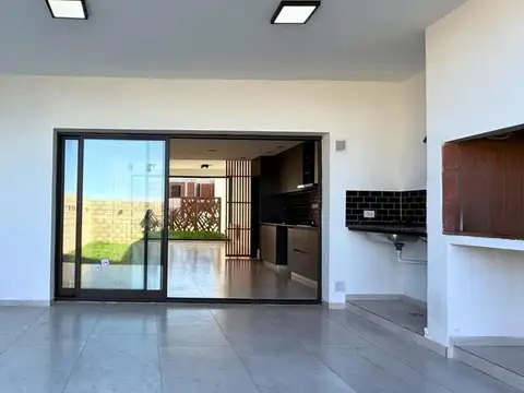 Depto Tipo Casa 6 ambientes con 2 baños