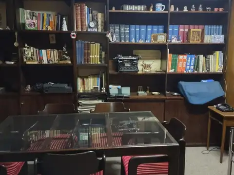 Venta muy buena oficina en Tribunales