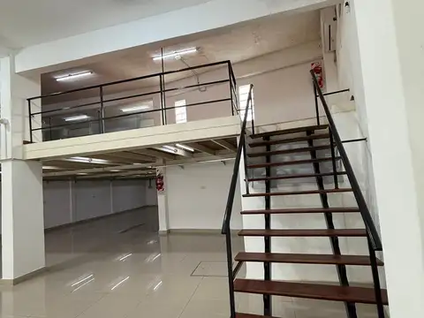Local Varios Destinos Frente A Estación Virreyes. Cocina, 2 Baños, Entrepiso. 255 m2 + entrepiso 105 m2