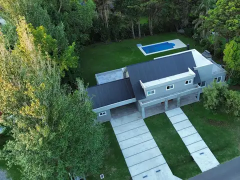 Casa 5 ambientes con 4 baños