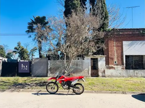 VENTA TERRENO CON PILETA Y EDIFICACION SIN TERMNAR EN RAWSON