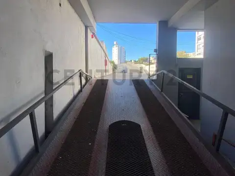 Cochera en venta en La Plata