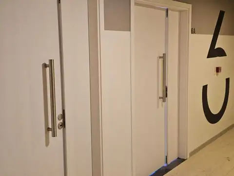 Oficina en Alquiler con 2 cocheras