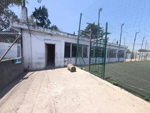 Local y campo recreativo en Bosques