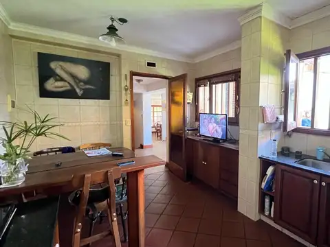 Casa 5 ambientes con 2 baños