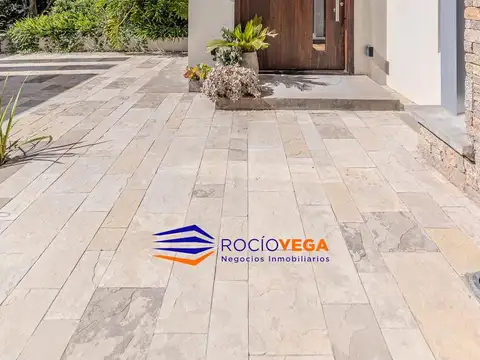 Casa en Venta con 4 cocheras