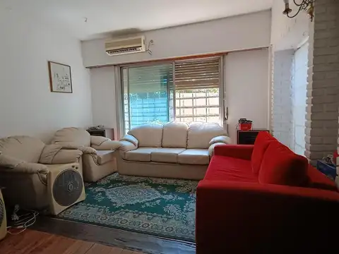 Casa en Venta con 4 cocheras