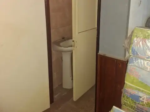 LOCAL DE 200 M2 EN VENTA EN BERAZATEGUI OESTE.