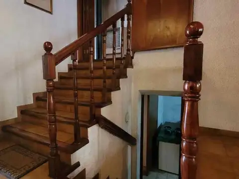 Casa 6 ambientes con 2 baños