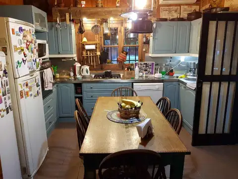 Casa 8 ambientes con 3 baños