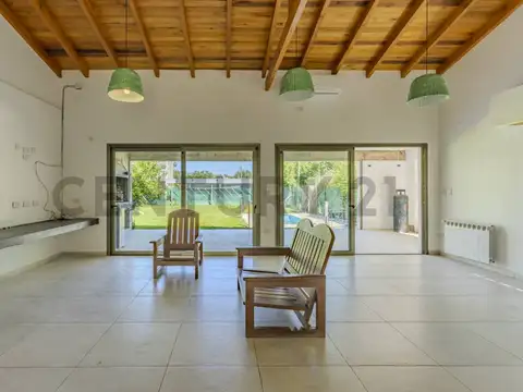Casa en Venta con 2 cocheras