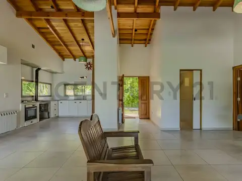 Casa en Venta en City Bell – Las Banderitas | 4 Dormitorios, Pileta y Parque