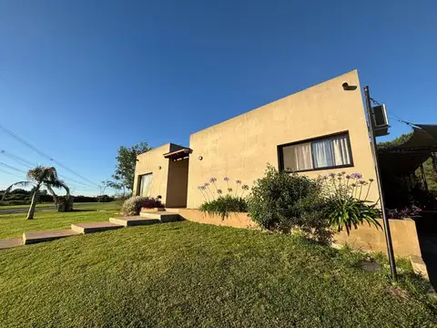 Casa 6 ambientes con 3 baños