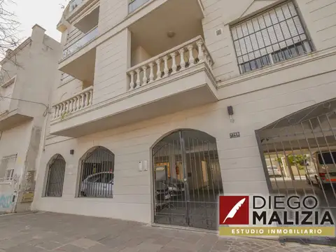 Venta departamento 3 ambientes en Banfield  con 2 cocheras cubiertas