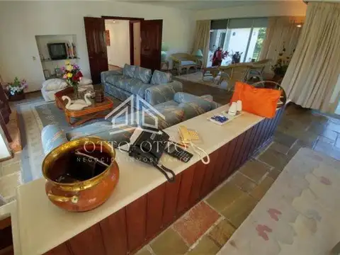 Espectacular residencia para reciclar en playa mansa!