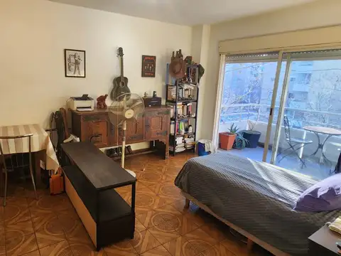 Hermoso Monoambiente con Balcon Al Frente y Cocina Independiente