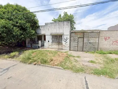 Terreno en Venta con Sup. total de 954 m2. Esquina Alberdi y Colón. Centro Campana