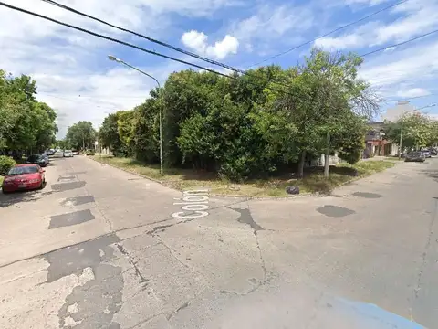 Terreno en Venta con Sup. total de 954 m2. Esquina Alberdi y Colón. Centro Campana