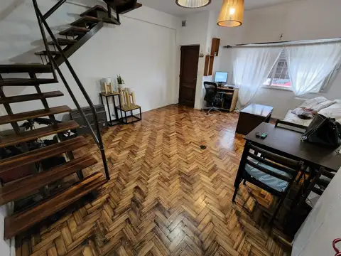 PH EN DUPLEX DE 4 AMBIENTES EN VENTA CON PATIO Y TERRAZA EN OLIVOS