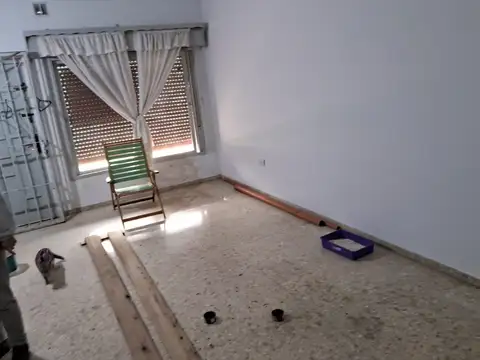 Casa en Venta en Berazategui Oeste, USD 110.000