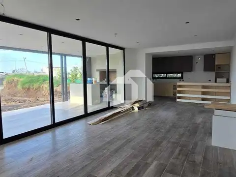 Casa en Venta en Pilar del Este - San Ramiro, USD 175.000